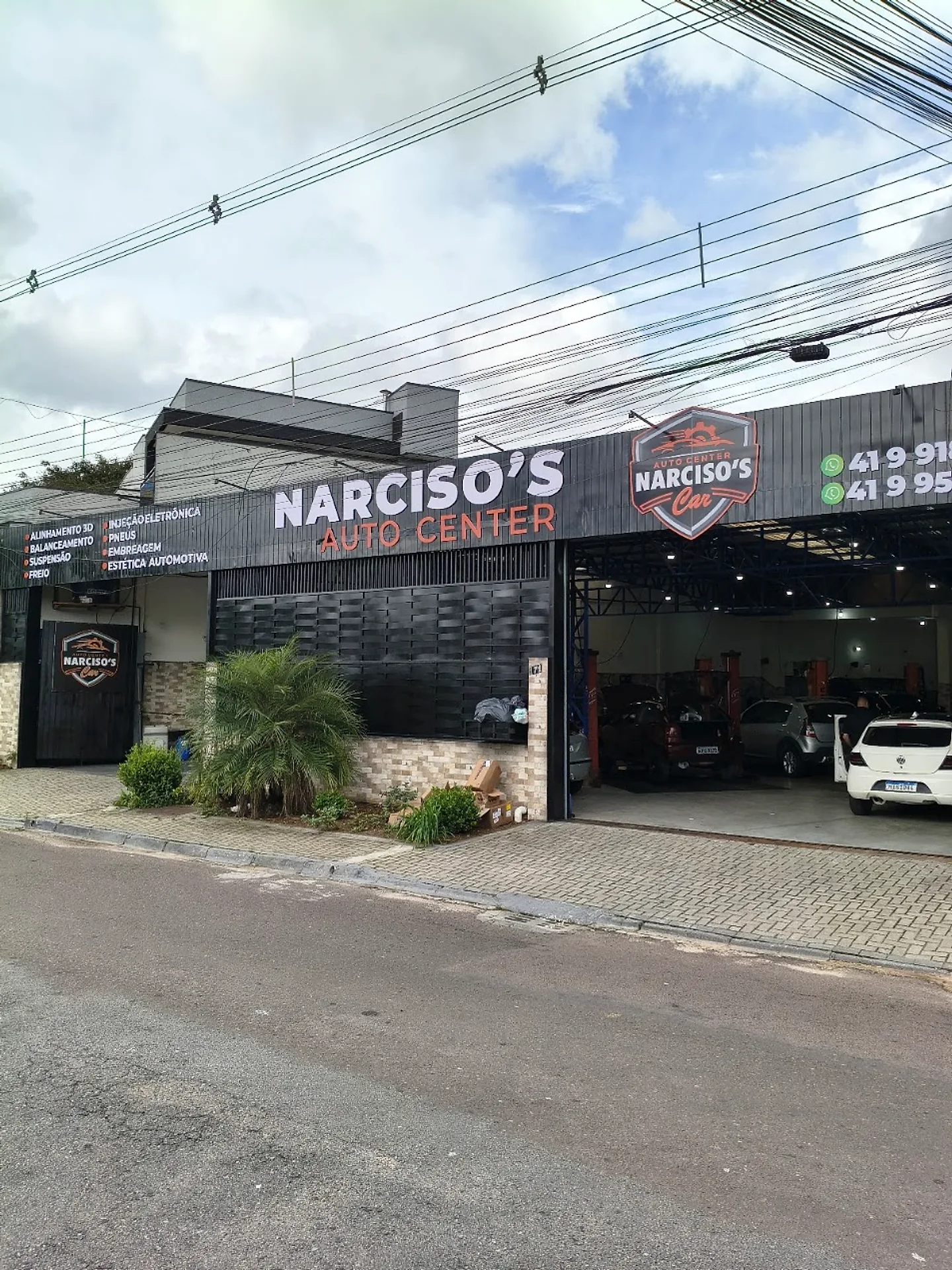 Fachada do Auto Center Narciso's Car na Rua Júlio Salsamendi
